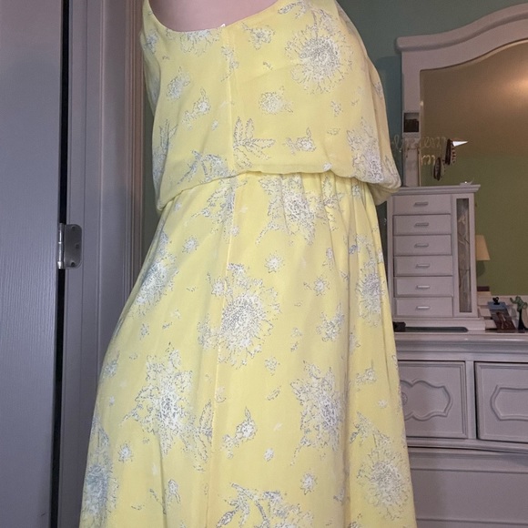 Yellow casual dress with floral pattern - Picture 3 of 7